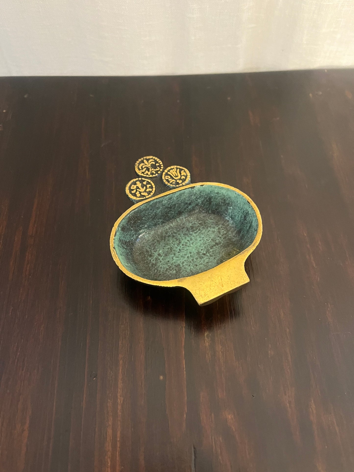 Brutalist Dayagi Dish