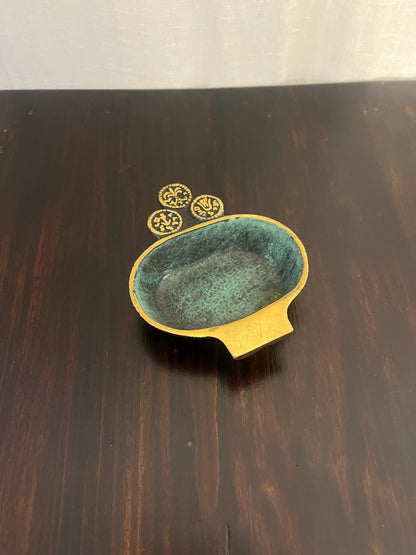 Brutalist Dayagi Dish