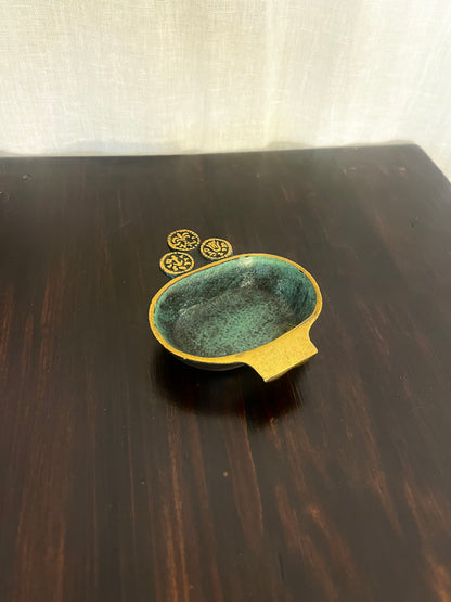 Brutalist Dayagi Dish