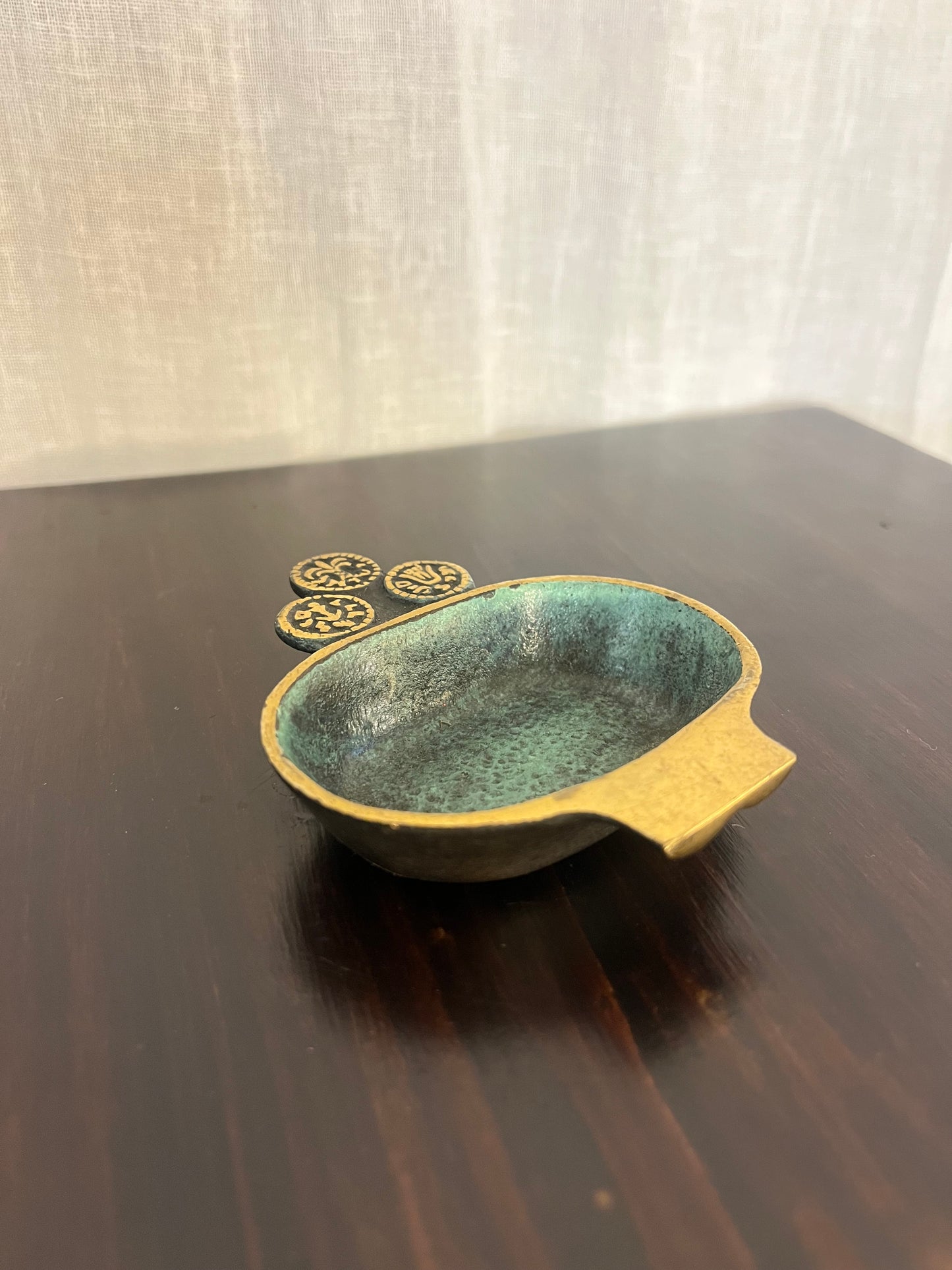 Brutalist Dayagi Dish
