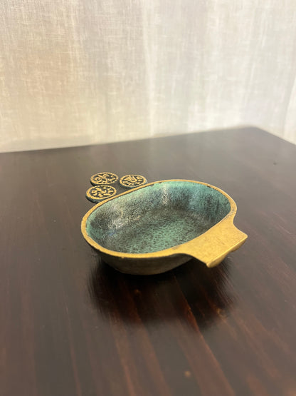 Brutalist Dayagi Dish