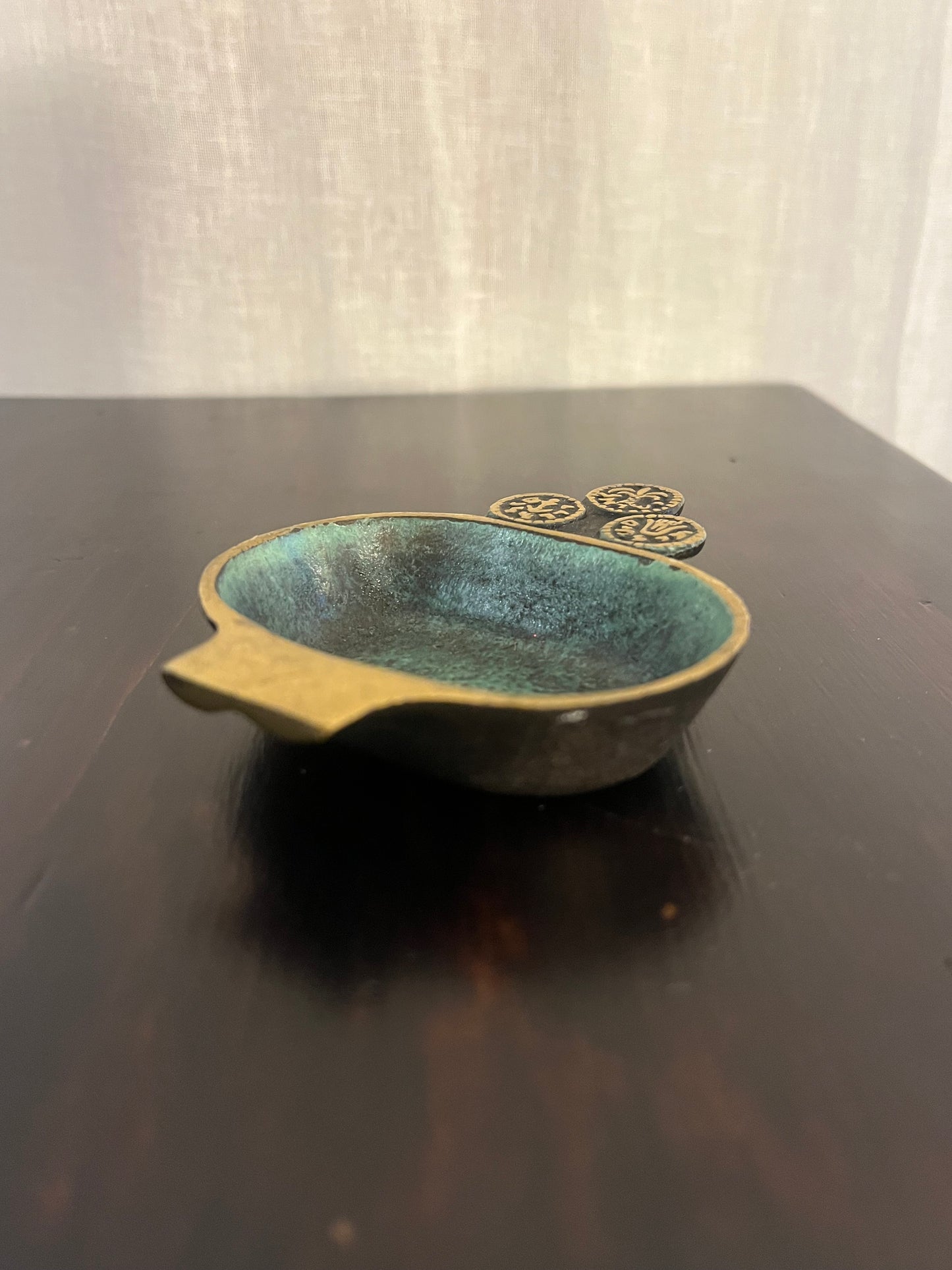 Brutalist Dayagi Dish