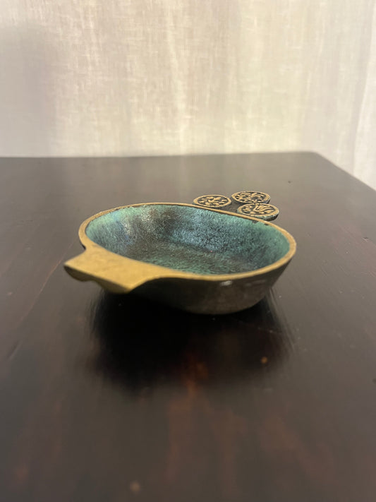 Brutalist Dayagi Dish